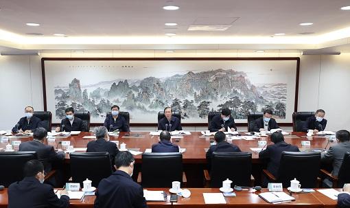 貫徹中央經(jīng)濟(jì)工作會(huì)議精神</p><p>　　科學(xué)謀劃系統(tǒng)研究明年工作