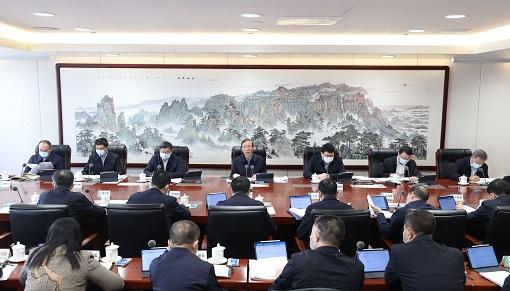 堅持穩(wěn)中求進工作總基調(diào)</p><p>　　勇毅前行推進高質(zhì)量發(fā)展