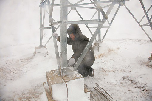 春雪紛飛 保障供電