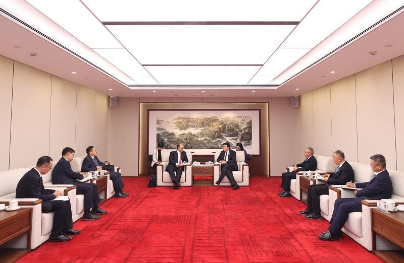 張智剛董事長會見葡萄牙國家能源網(wǎng)公司董事長兼首席執(zhí)行官羅德里格·科斯塔
