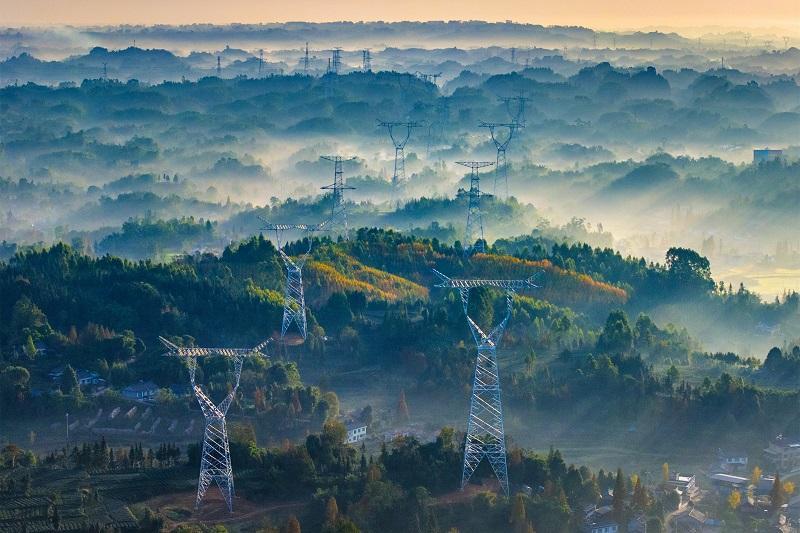 媒體記者走進國家電網探秘科技“硬核”力量