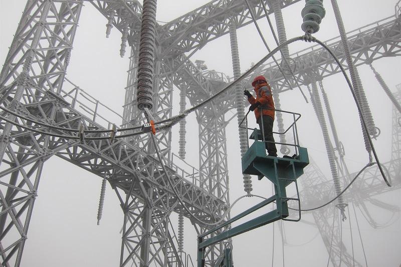 媒體記者走進國家電網探秘科技“硬核”力量