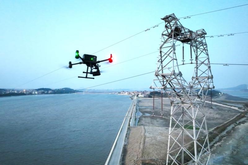“人工智能+”行動：機器人俠行電網(wǎng)