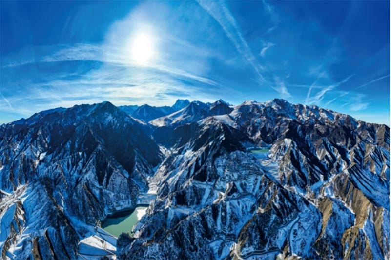 綠電奔涌出天山 動(dòng)能澎湃向“新”行