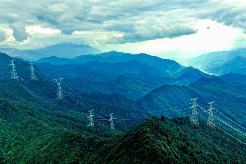 國家電網(wǎng)公司發(fā)布服務(wù)新能源發(fā)展報告