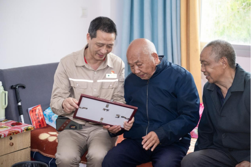 全國道德模范提名獎國家電網(wǎng)葉德奕：志愿服務(wù)奉獻(xiàn)愛心